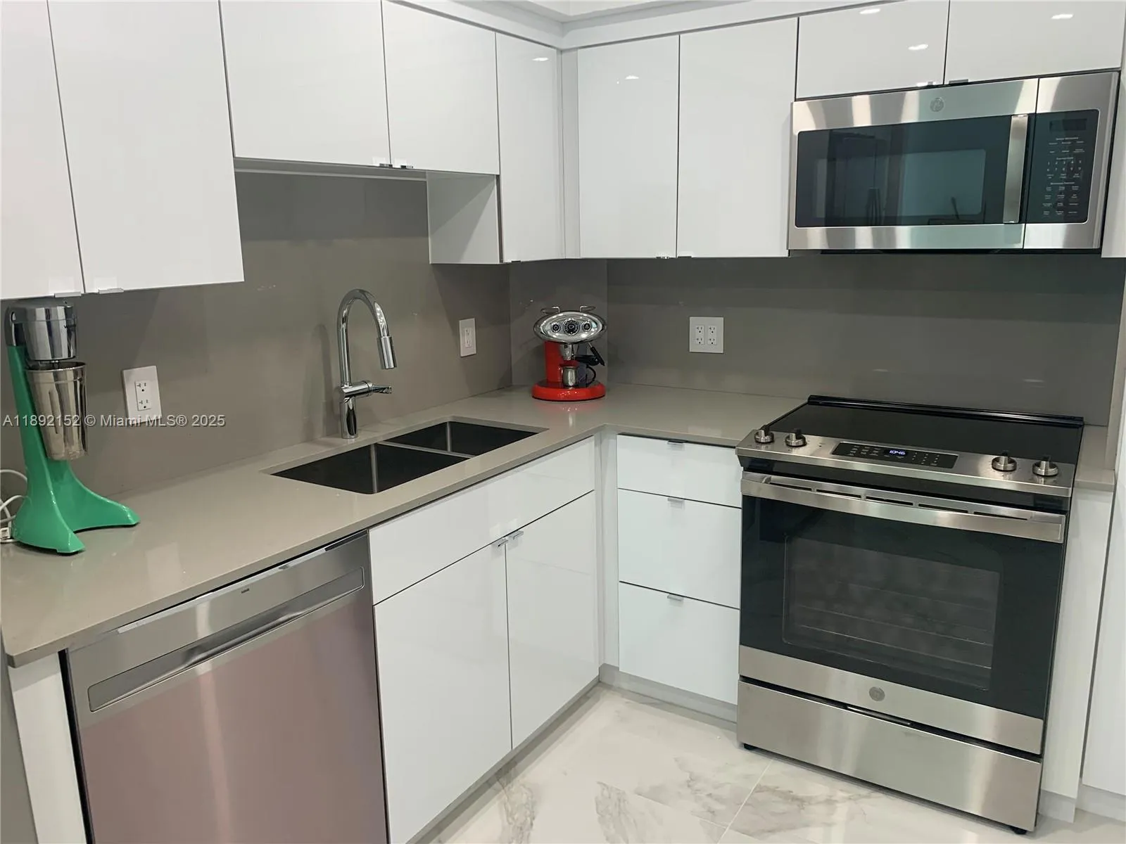 5005 Collins Ave, Miami Beach FL 33140