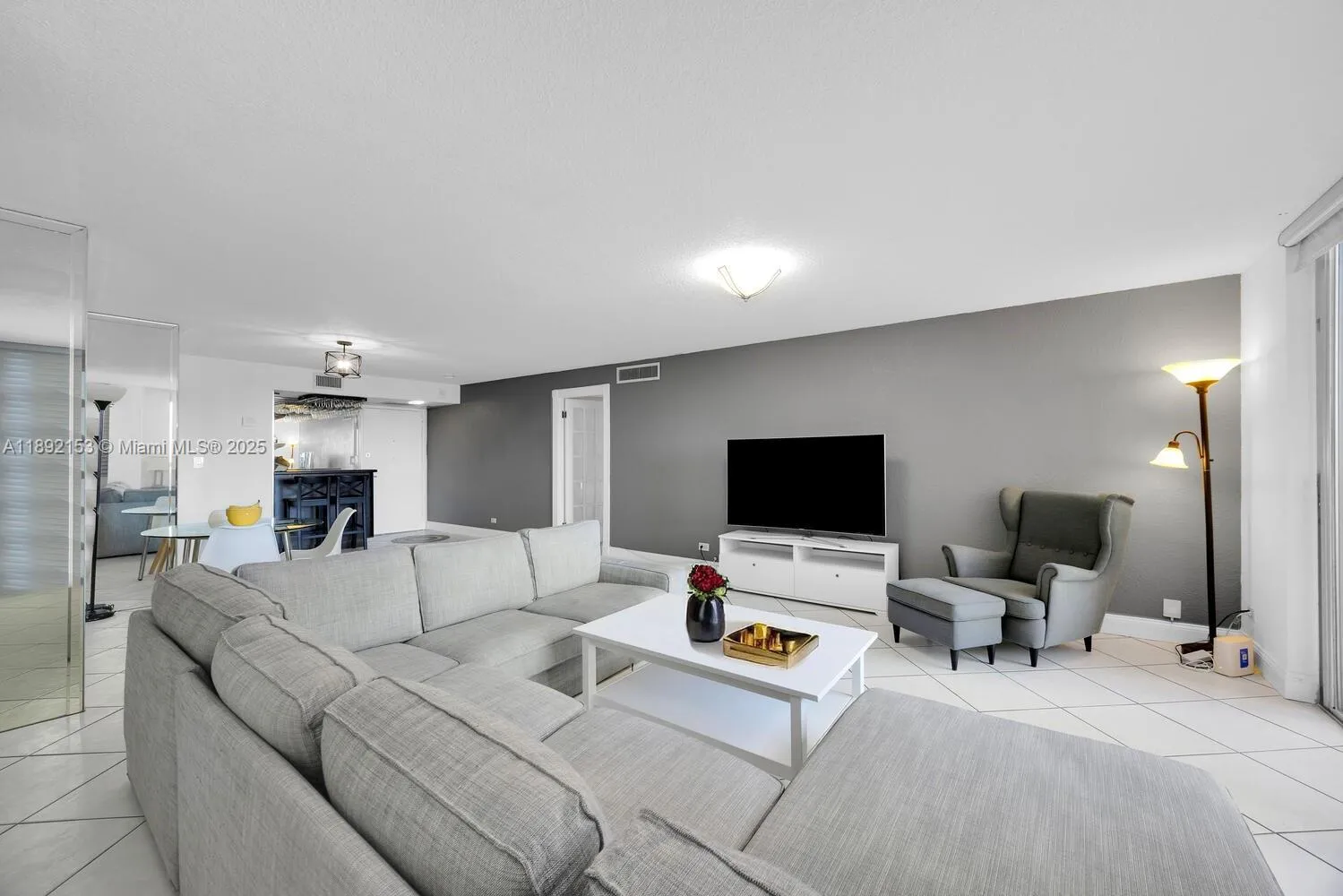 6039 Collins Ave # 311, Miami Beach FL 33140