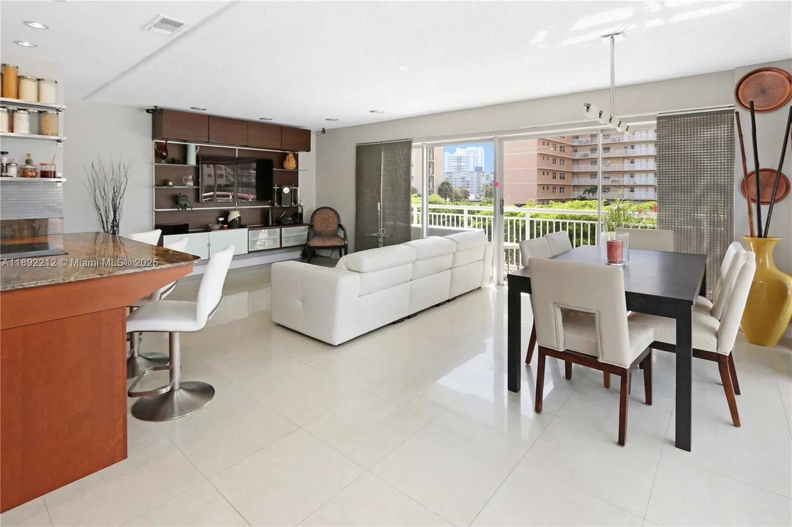 126 Golden Isles Dr # 32A, Hallandale Beach FL 33009