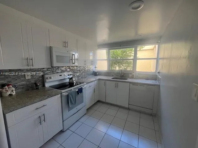 2 bedroom 2 bath for sale at 920 NE 199th St # 4S, Miami FL 33179