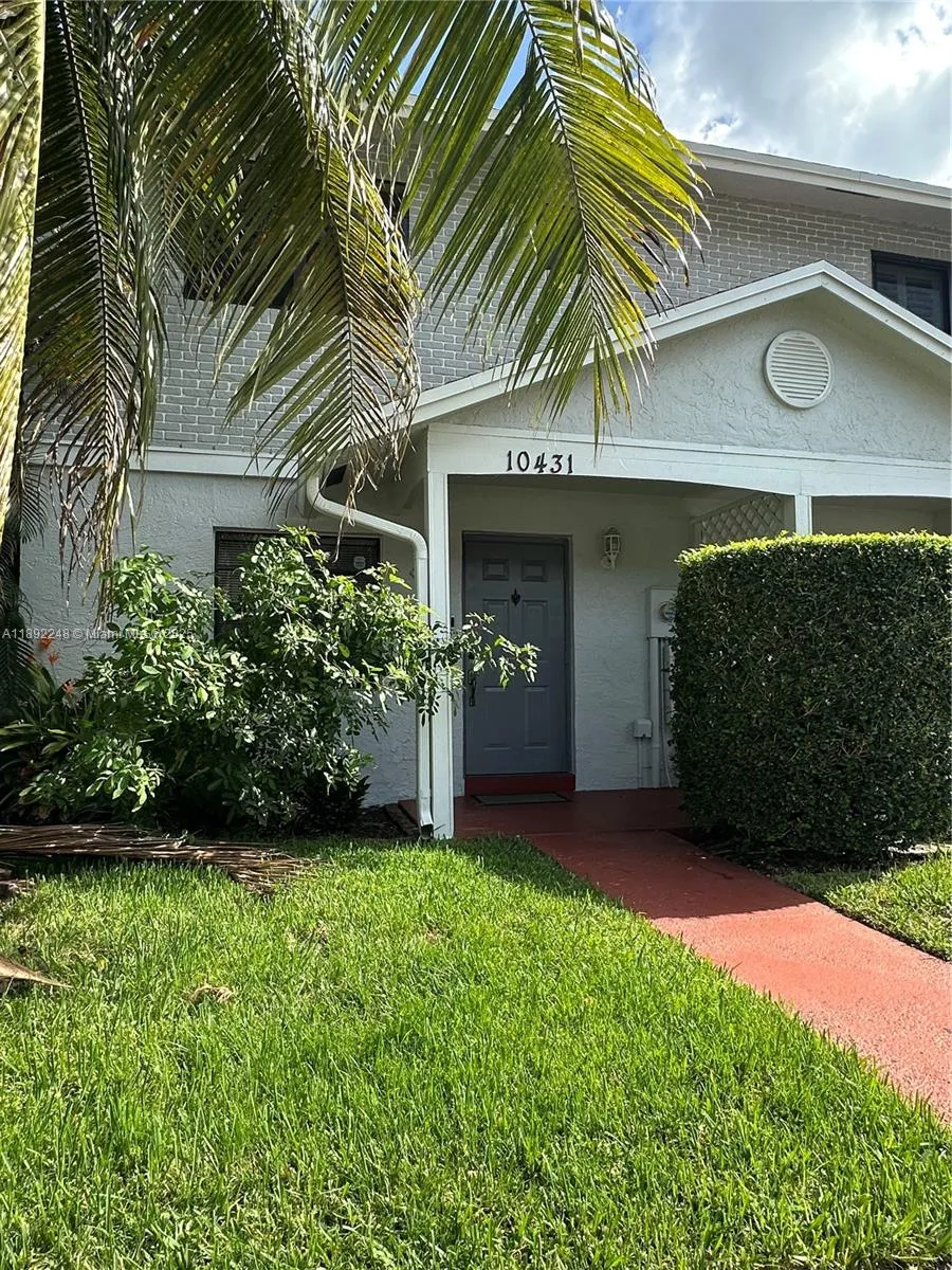 2 bedroom 2 bath for sale at 10431 NW 3rd St, Pembroke Pines FL 33026