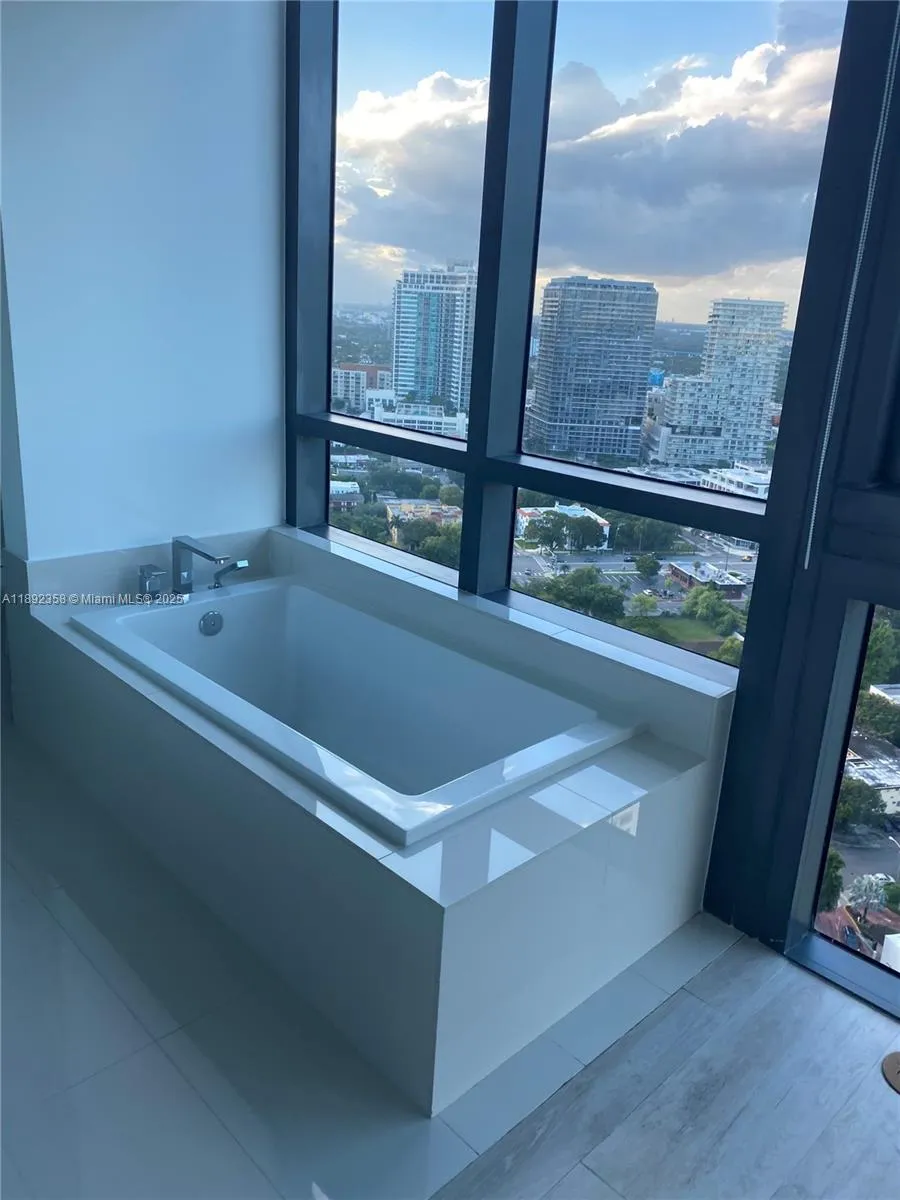 650 NE 32nd St # 3108, Miami FL 33137