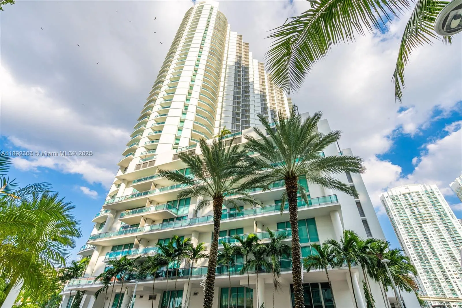3 bedroom 2 bath for sale at 350 S Miami Ave # 1601, Miami FL 33130