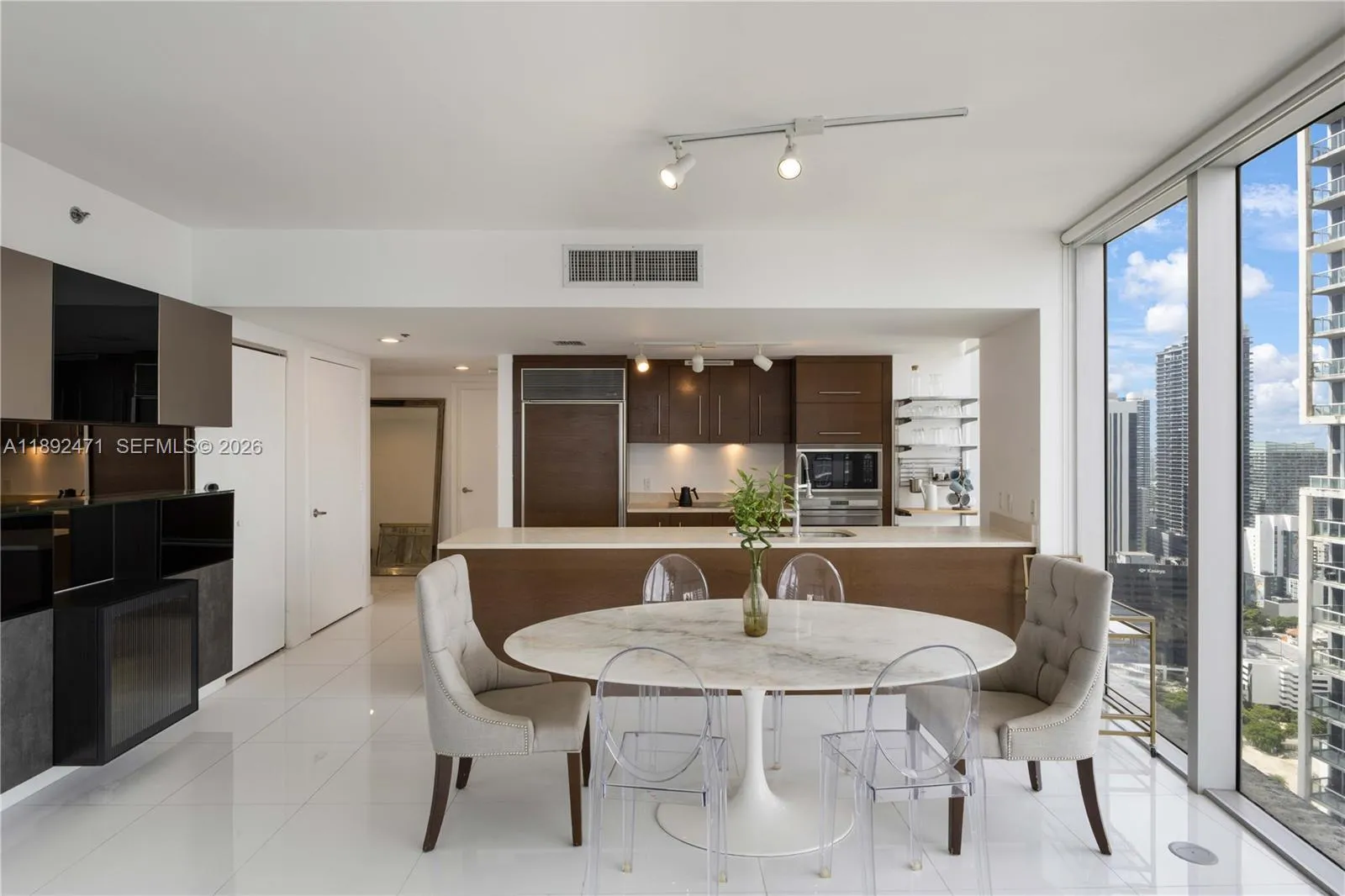 2 bedroom 2 bath for sale at 475 Brickell Ave # 4015, Miami FL 33131