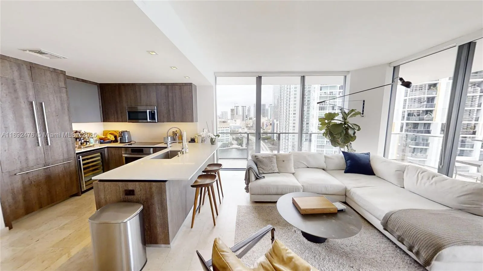 68 SE 6 ST # 1111, Miami FL 33131