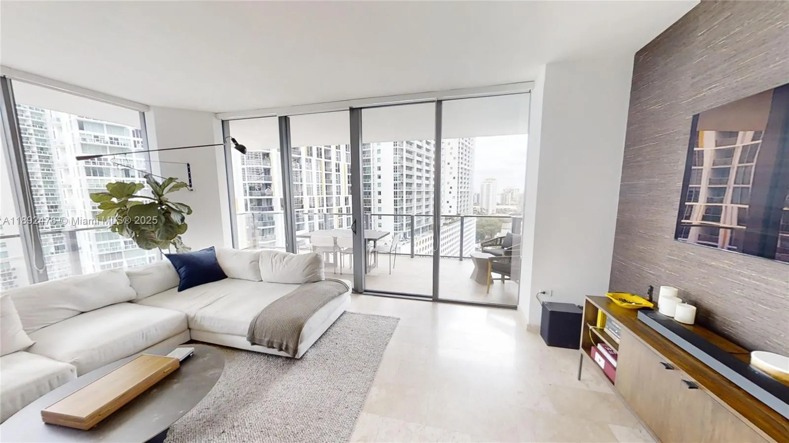 68 SE 6 ST # 1111, Miami FL 33131