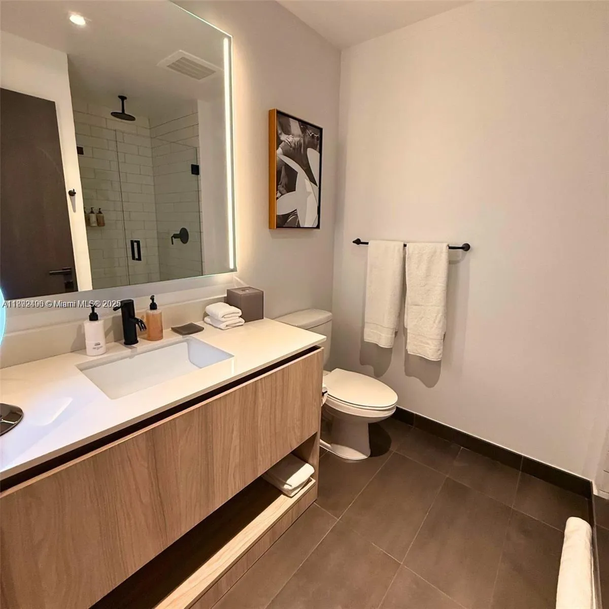 2 bedroom 2 bath for sale at 398 NE 5th St, Miami FL 33132