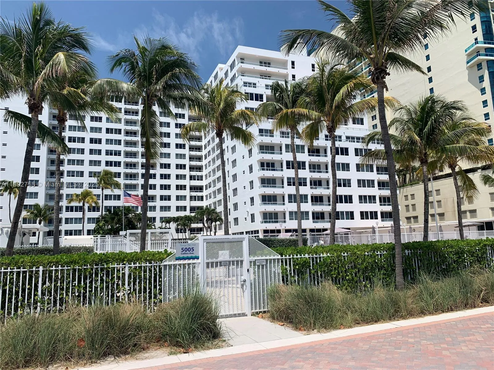 1 bedroom 1 bath for sale at 5005 Collins Ave # 1423, Miami Beach FL 33140