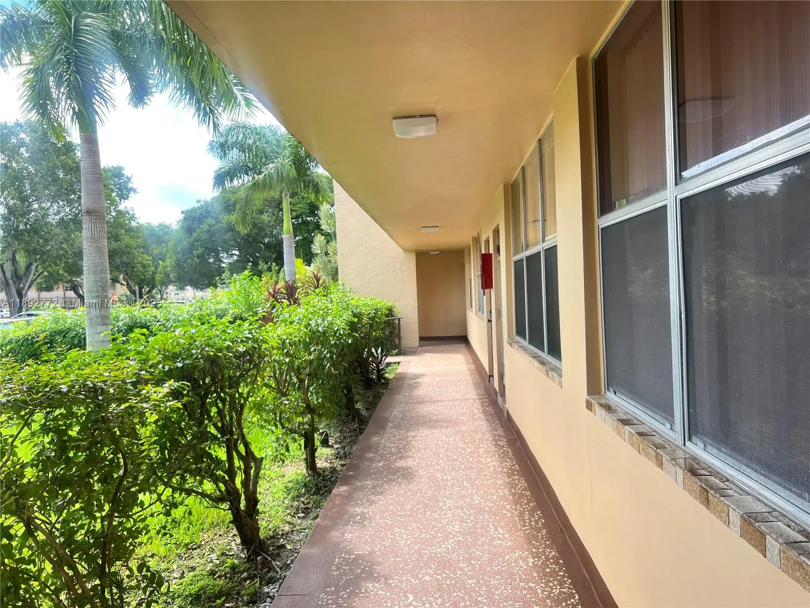 8851 Sunrise Lakes Blvd # 109, Sunrise FL 33322