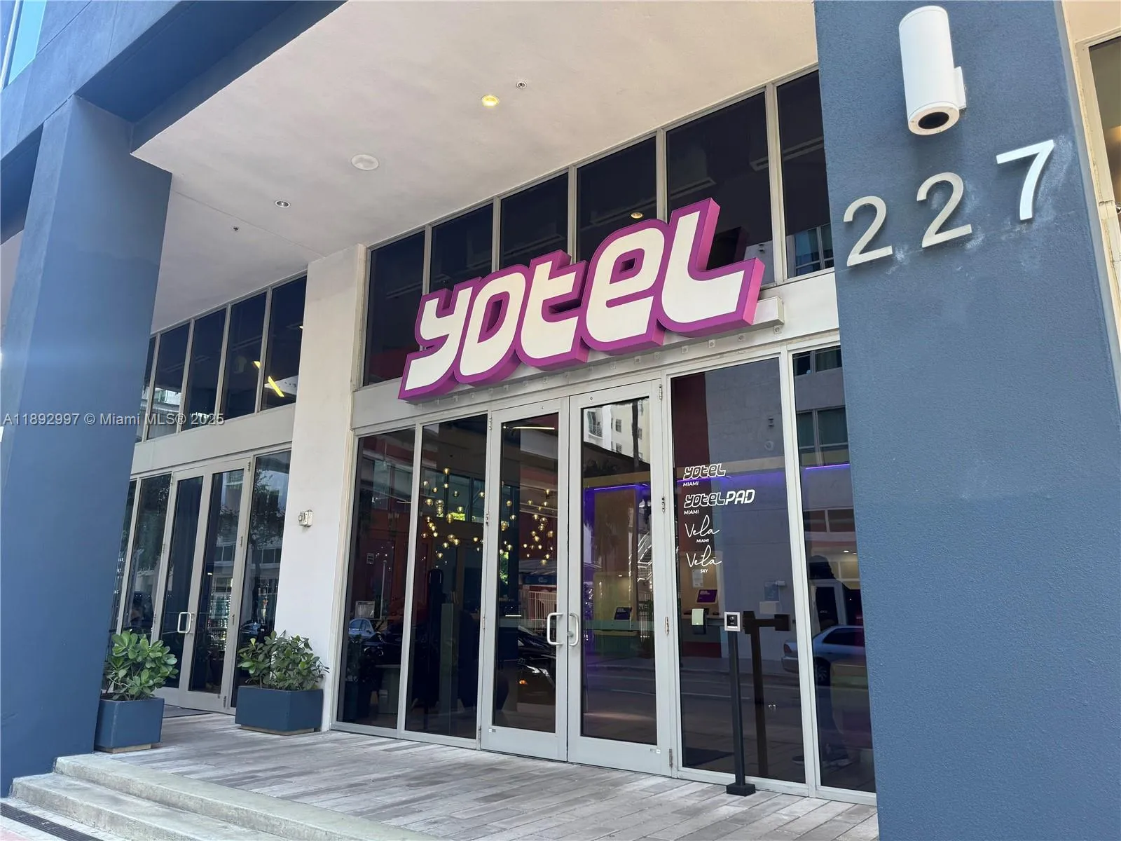 227 NE 2nd St # 2105, Miami FL 33132