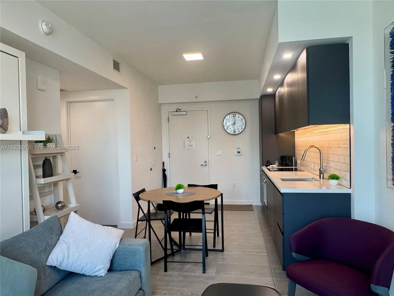 227 NE 2nd St # 2105, Miami FL 33132