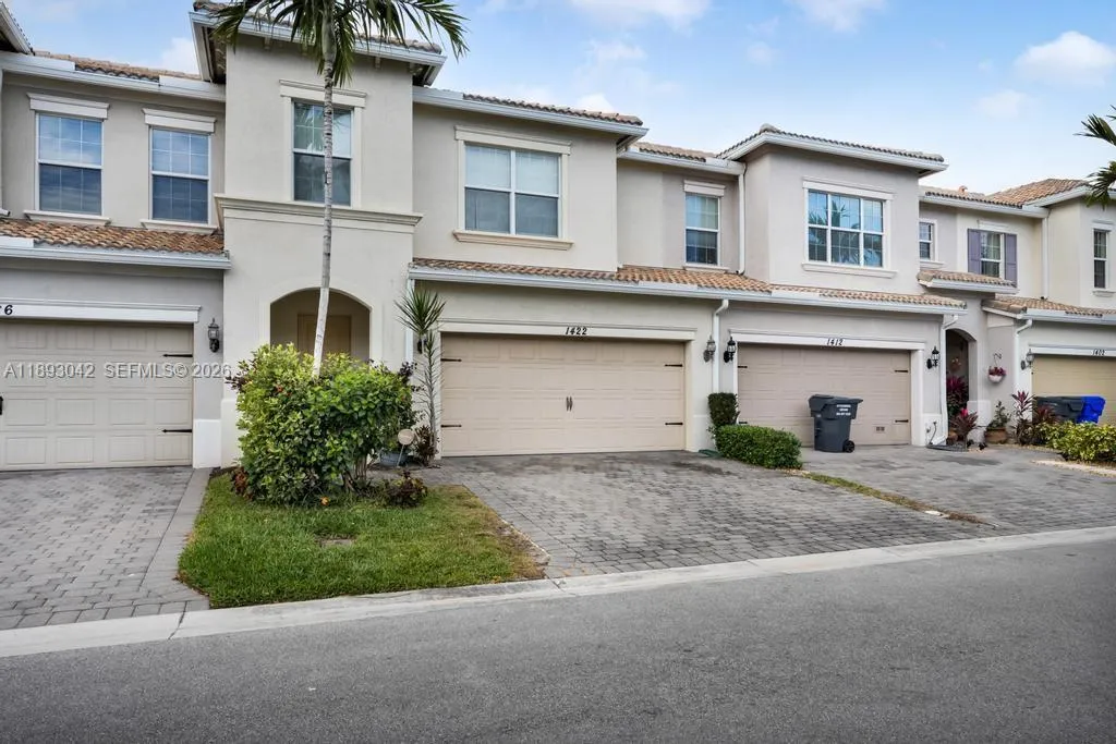 3 bedroom 2 bath for sale at 1422 Silk Oak Dr, Hollywood FL 33021