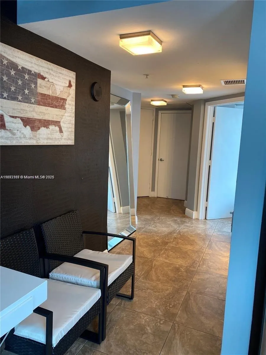 41 SE 5th St # 717, Miami FL 33131