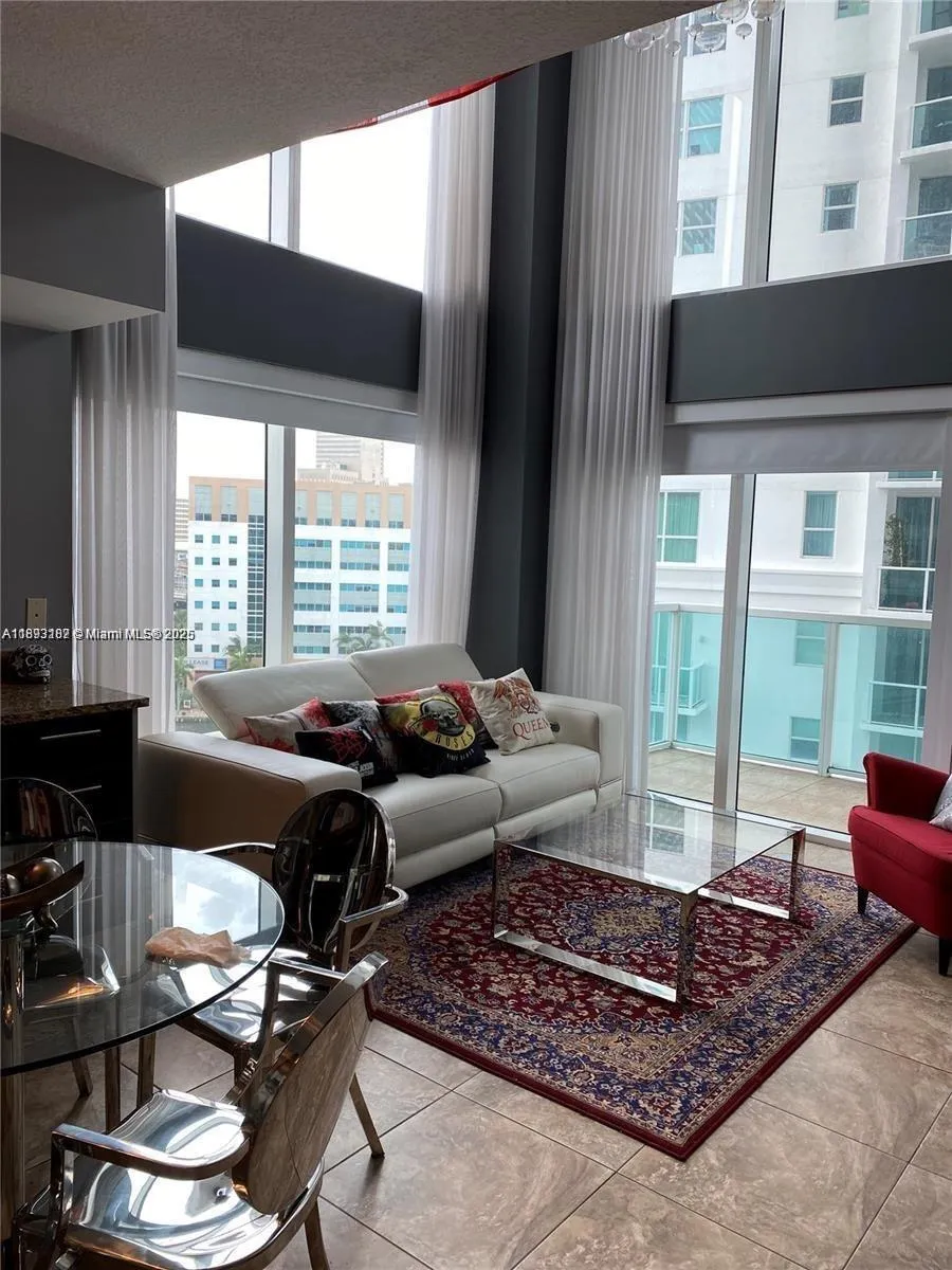 41 SE 5th St # 717, Miami FL 33131