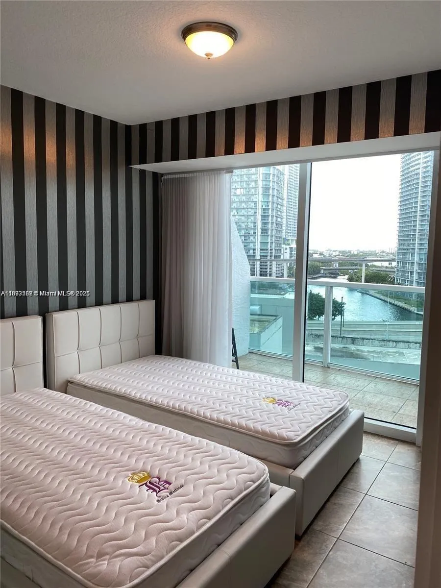 41 SE 5th St # 717, Miami FL 33131