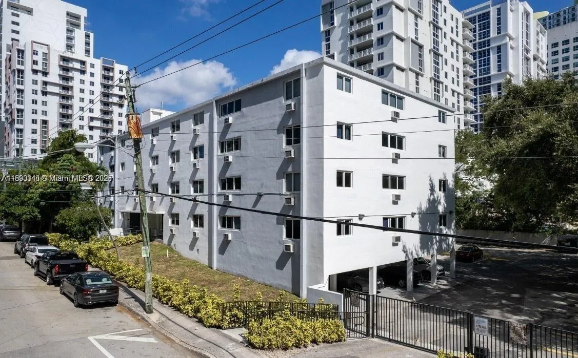 143 SW 9th St # 310, Miami FL 33130