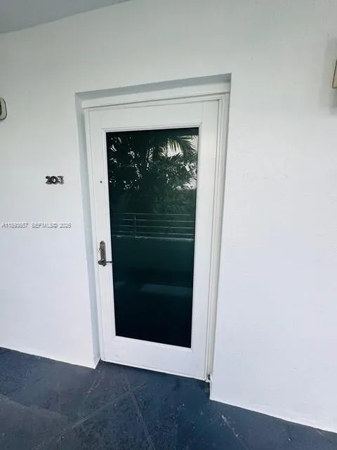 7800 Collins Ave # 203, Miami Beach FL 33141