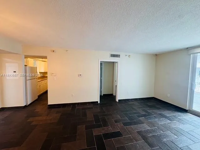 7800 Collins Ave # 203, Miami Beach FL 33141