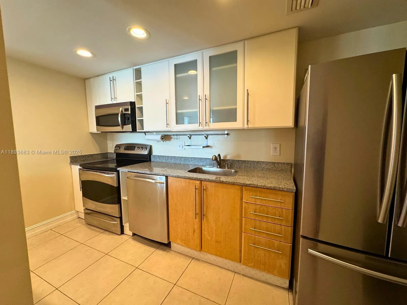 275 NE 18th St # 808, Miami FL 33132