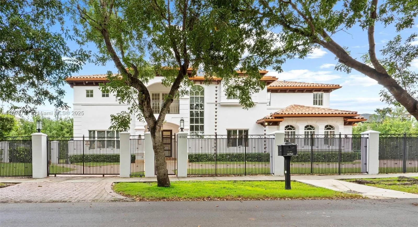5 bedroom 6 bath for sale at 16763 NW 77th Path, Miami Lakes FL 33016