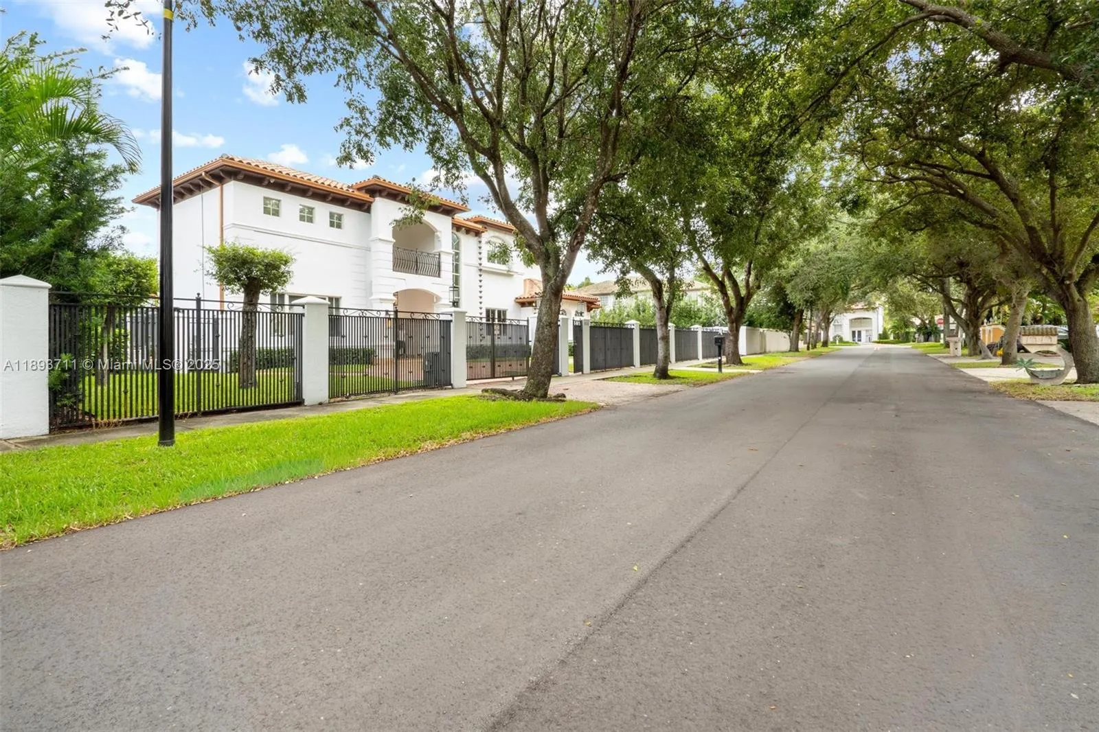 16763 NW 77th Path, Miami Lakes FL 33016