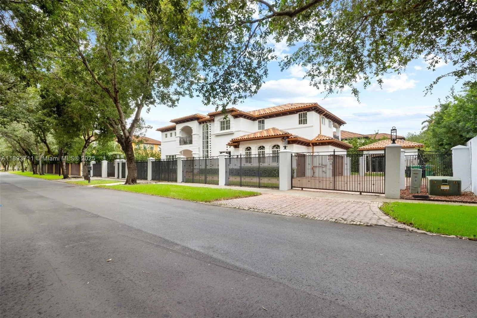 16763 NW 77th Path, Miami Lakes FL 33016