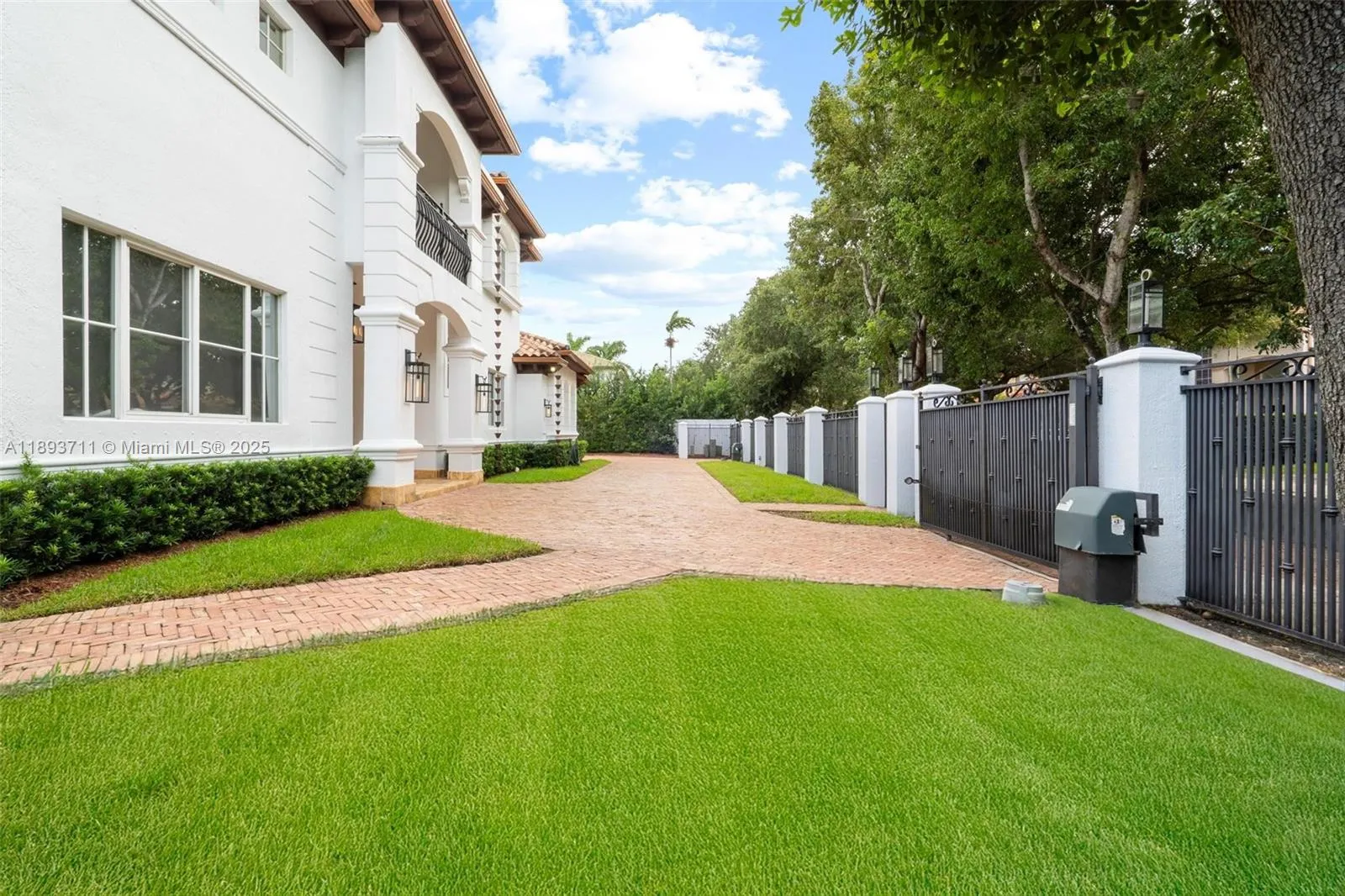 16763 NW 77th Path, Miami Lakes FL 33016