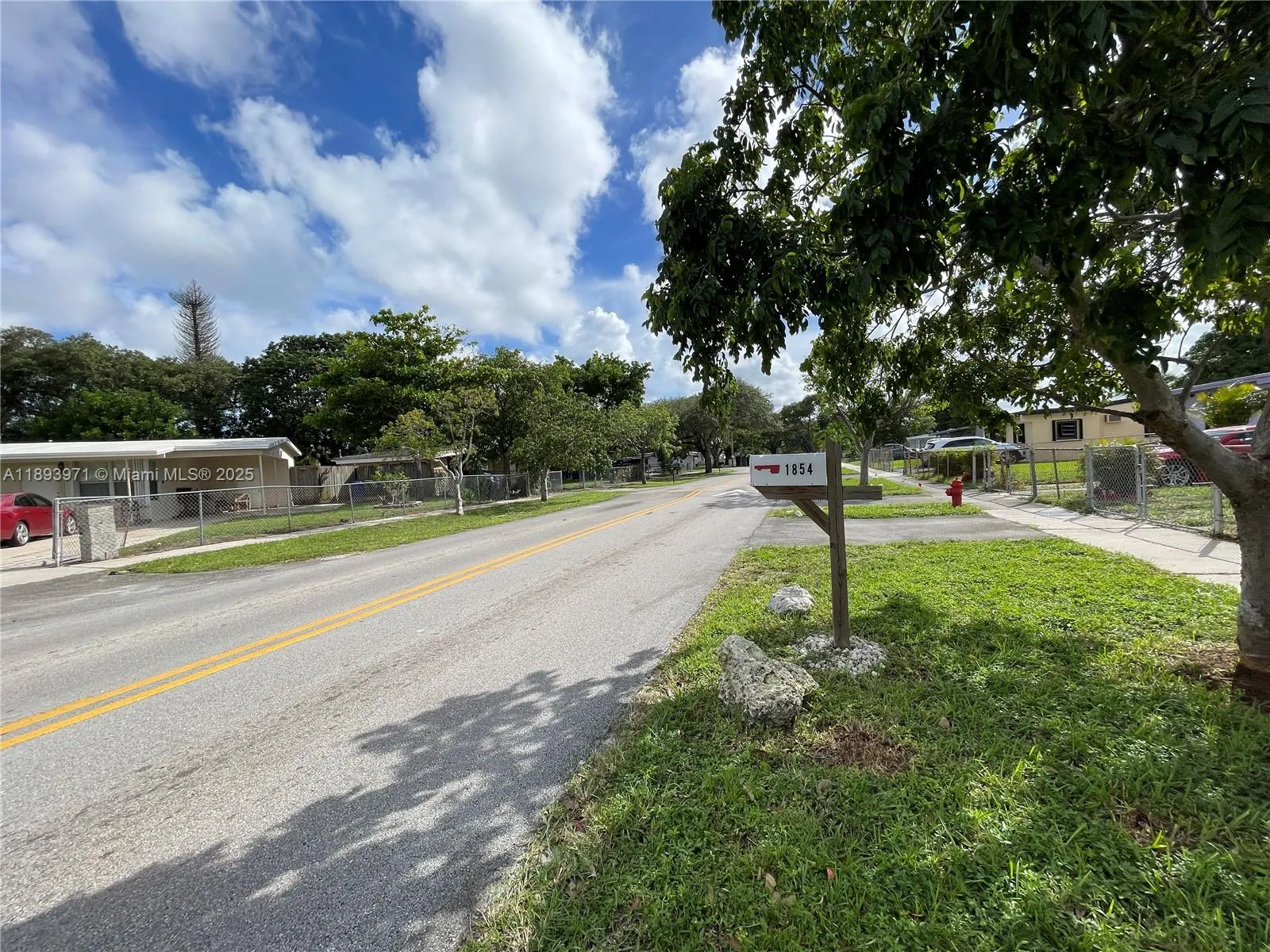1854 Lauderdale Manor Dr, Fort Lauderdale FL 33311