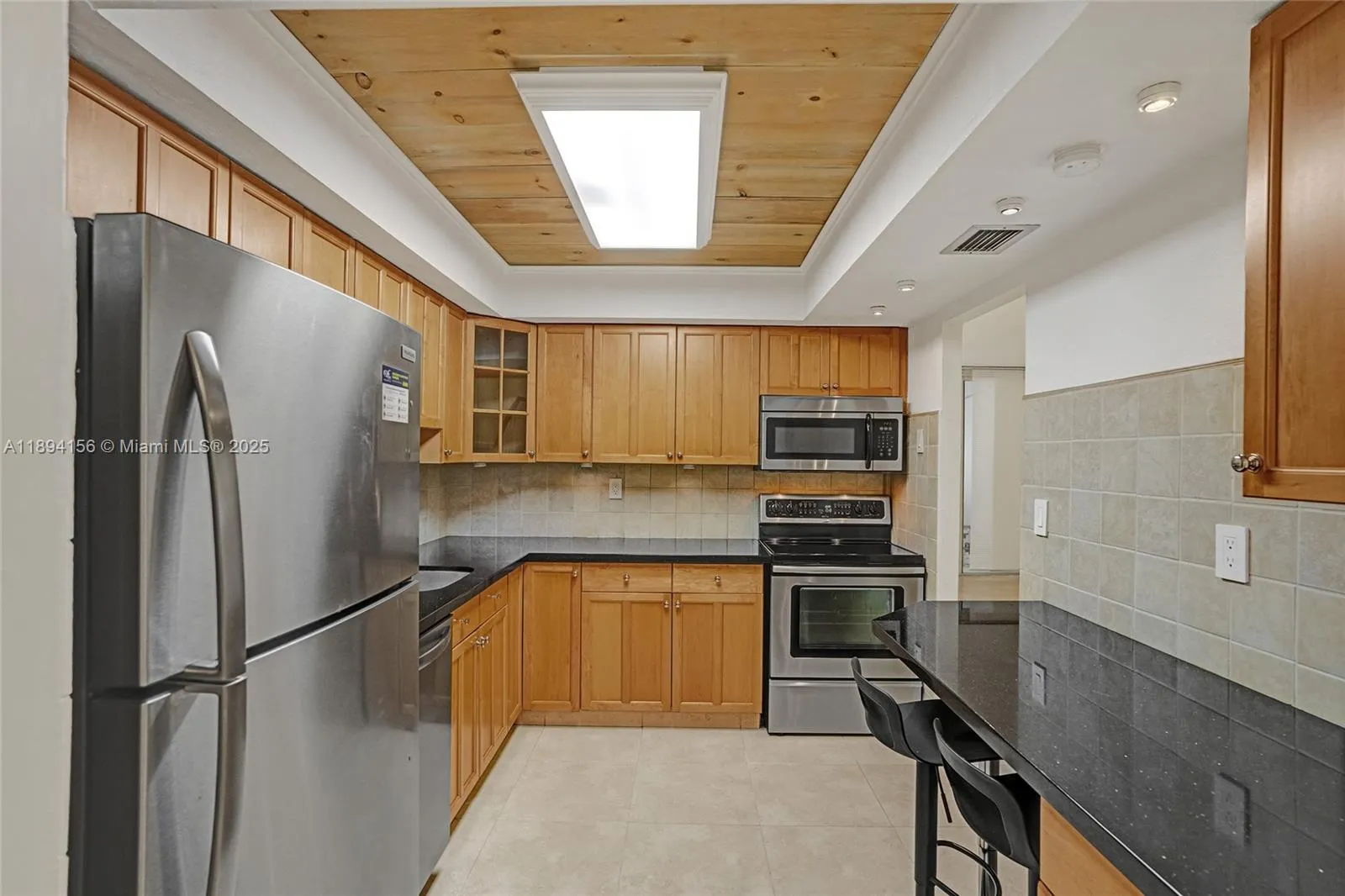 3 bedroom 2 bath for sale at 20291 NE 30th Ave # 112, Aventura FL 33180