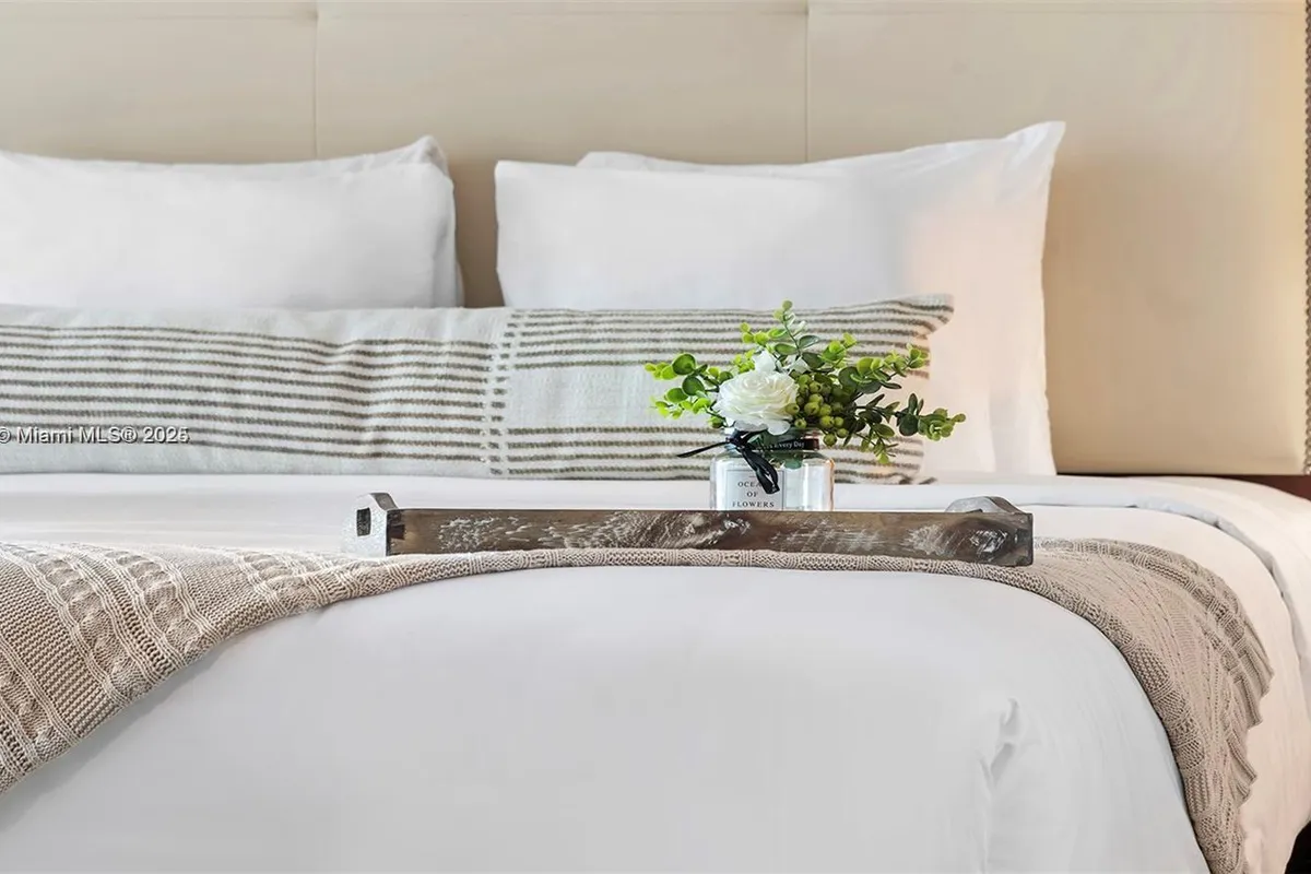 1437 Collins Ave # 327, Miami Beach FL 33139