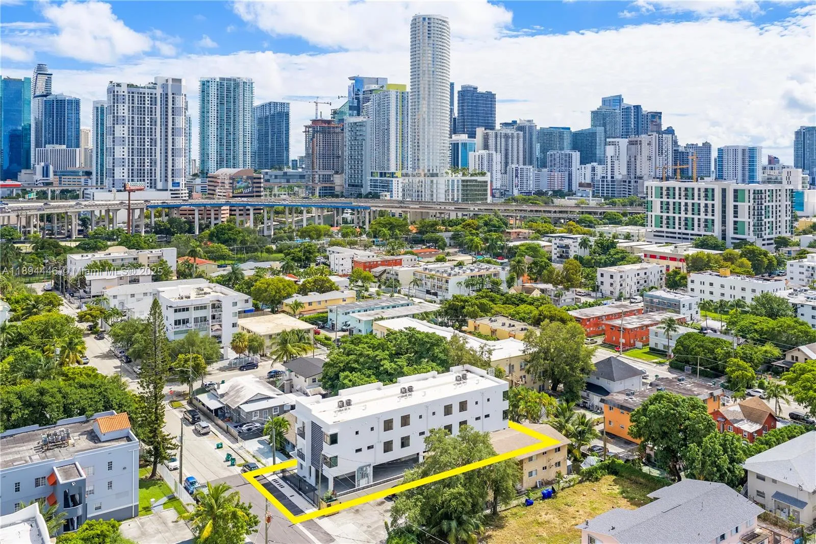 3 bedroom 3 bath for sale at 526 SW 2nd St # 1, Miami FL 33130