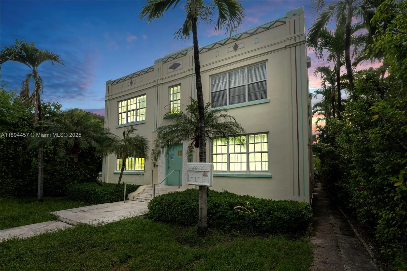 1 bedroom 1 bath for sale at 1027 S Euclid Ave # 12, Miami Beach FL 33139