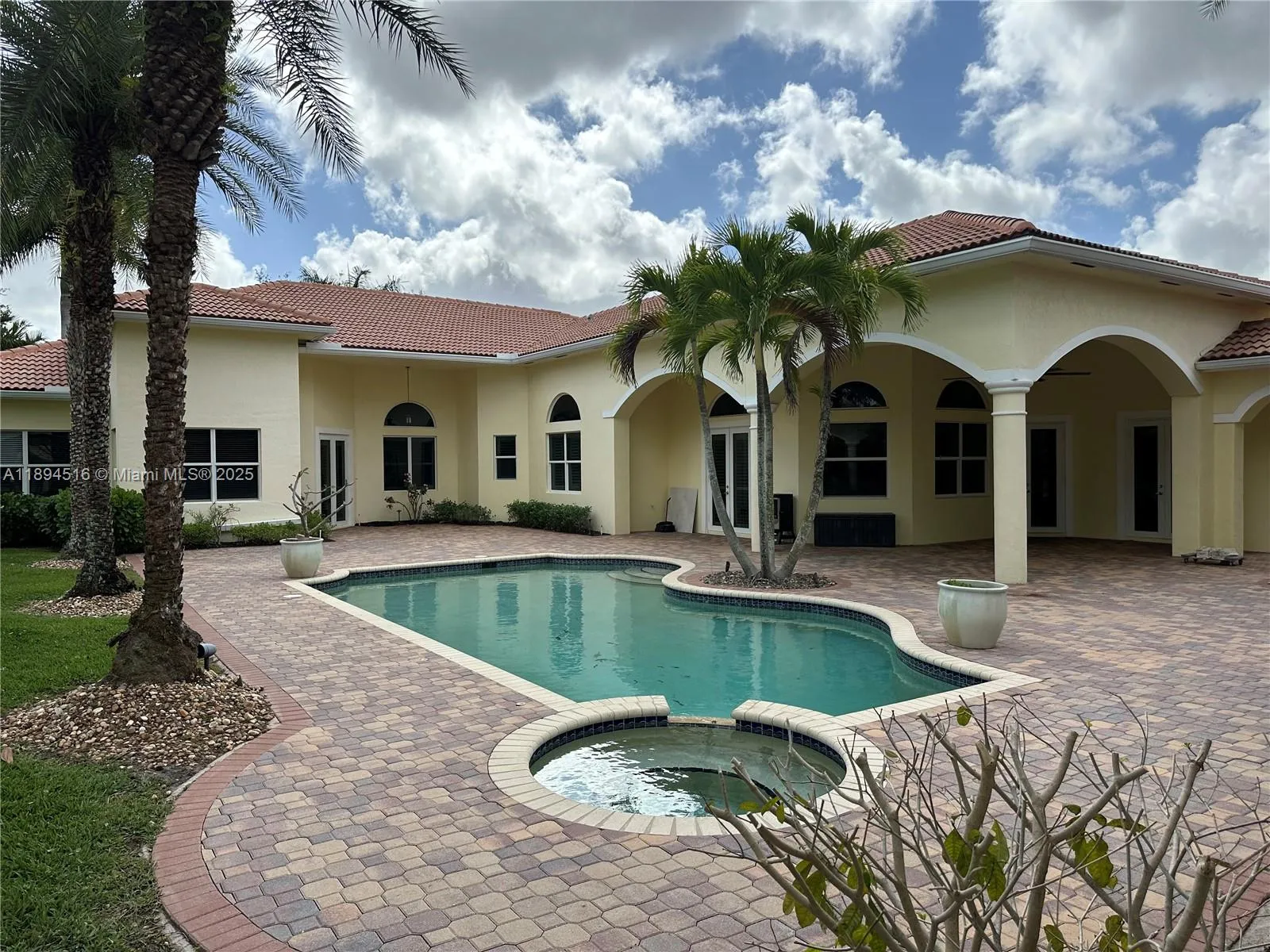 2273 Phoenix Ave, Davie FL 33324