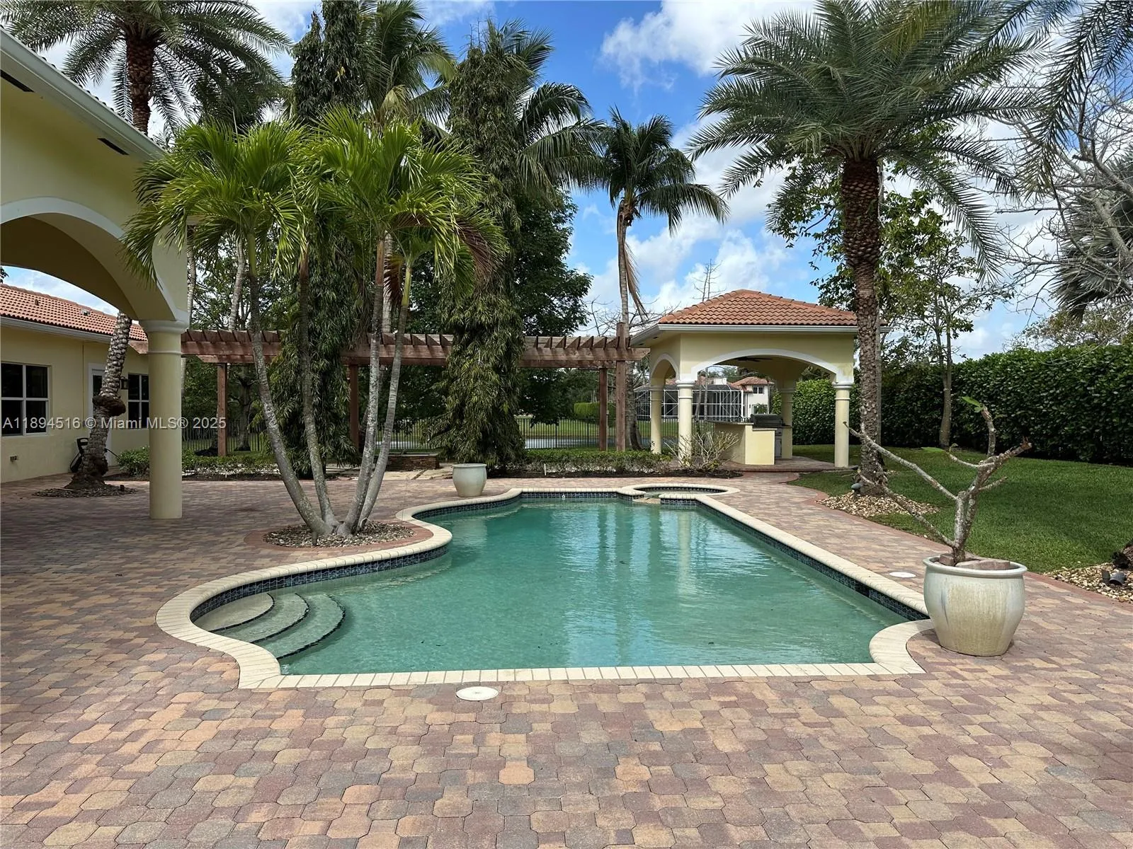 2273 Phoenix Ave, Davie FL 33324