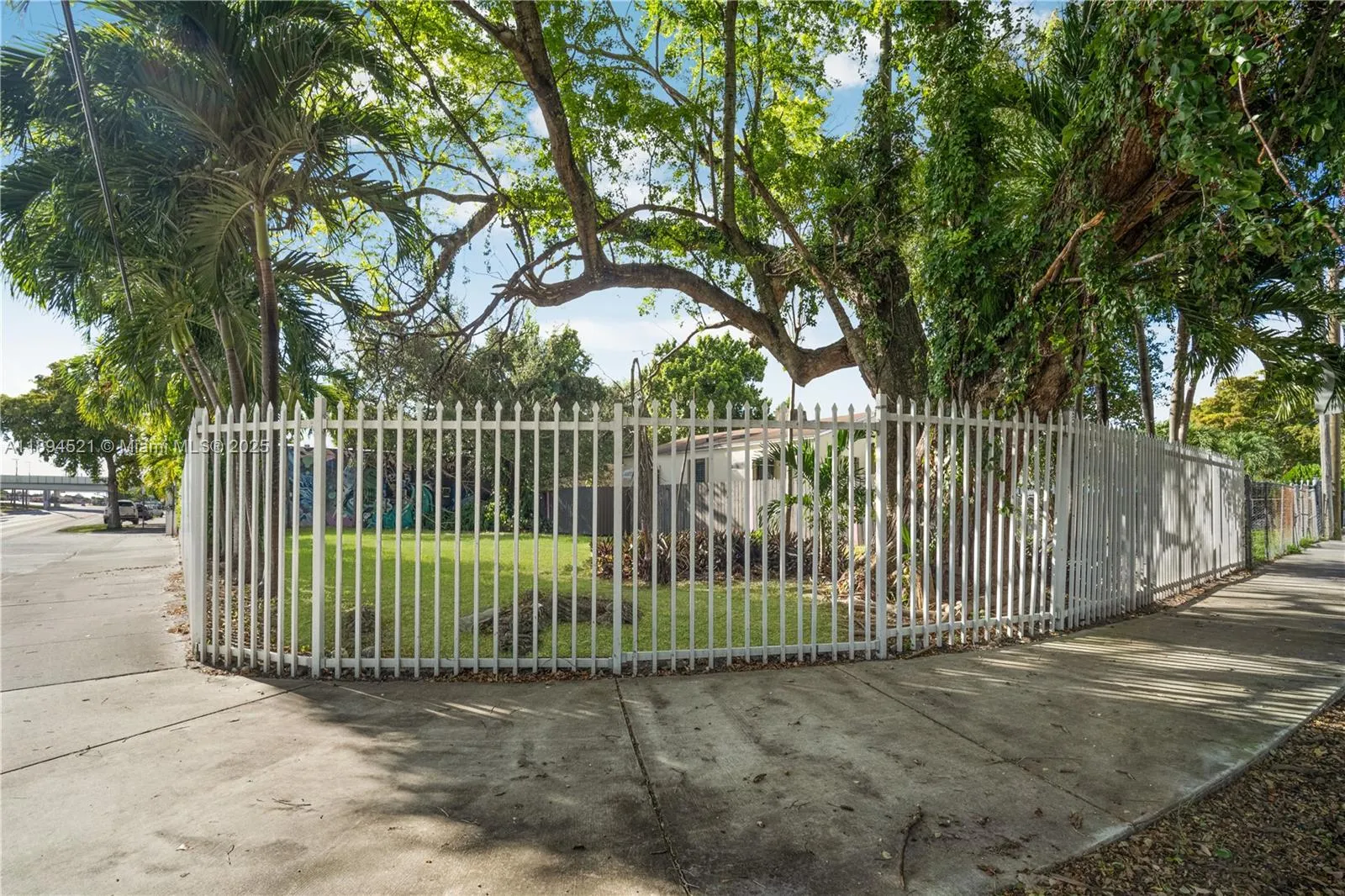 1121 NW 29th St, Miami FL 33127