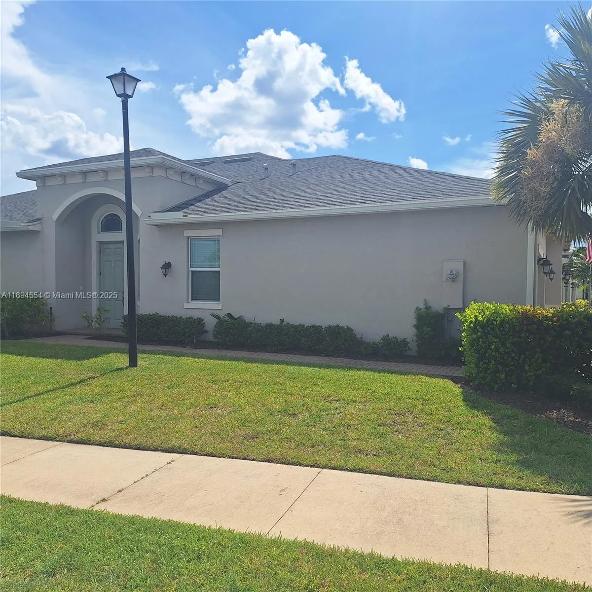 11484 SW Lake Park Dr, Port St. Lucie FL 34987