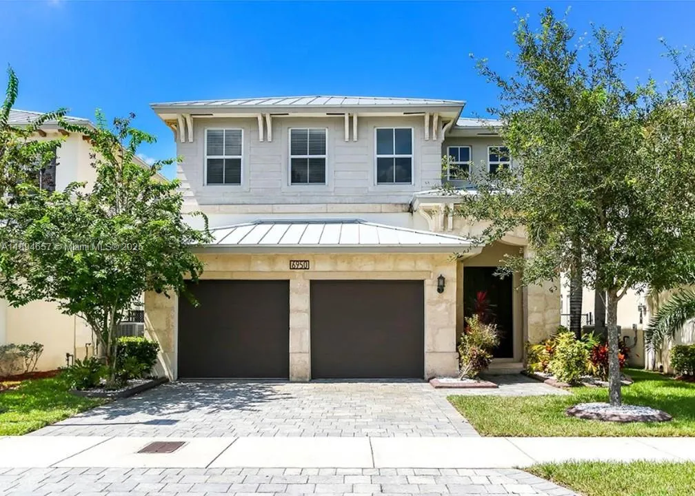 4 bedroom 4 bath for sale at 6950 NW 104th Ct, Doral FL 33178