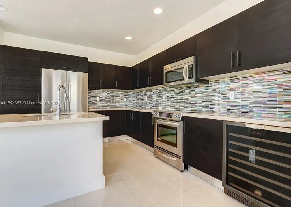 6950 NW 104th Ct, Doral FL 33178
