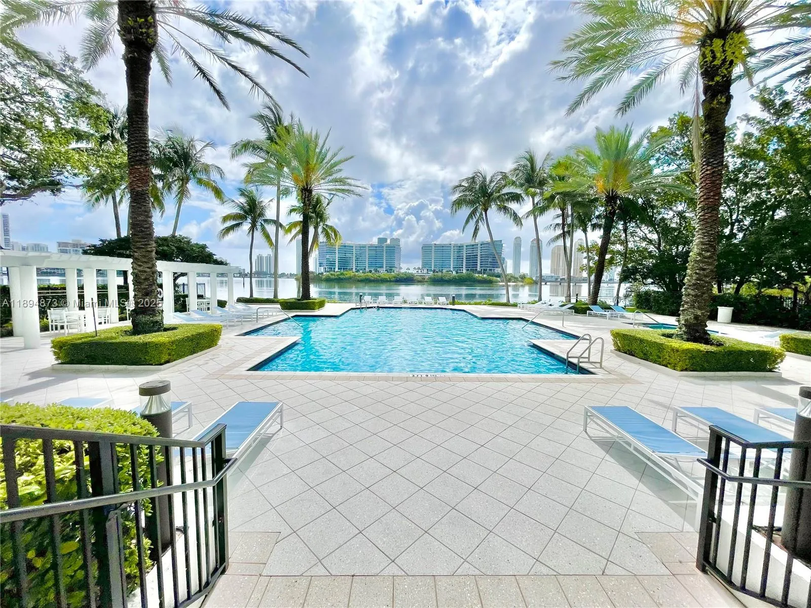 3255 NE 184th St # 12113, Aventura FL 33160