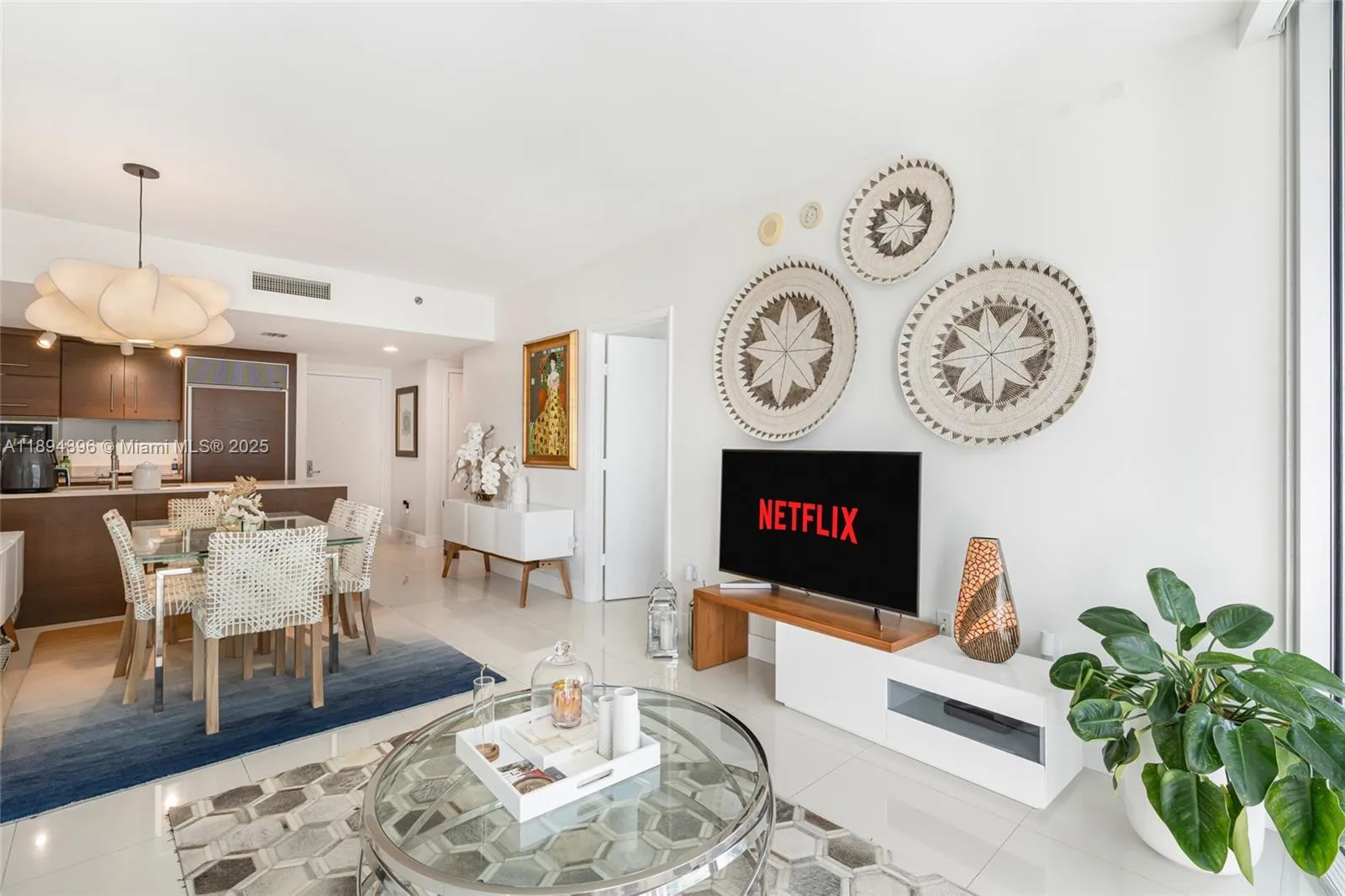 1 bedroom 1 bath for sale at 475 Brickell Ave # 3111, Miami FL 33131