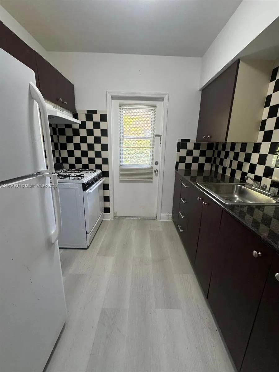 605 77th St, Miami Beach FL 33141