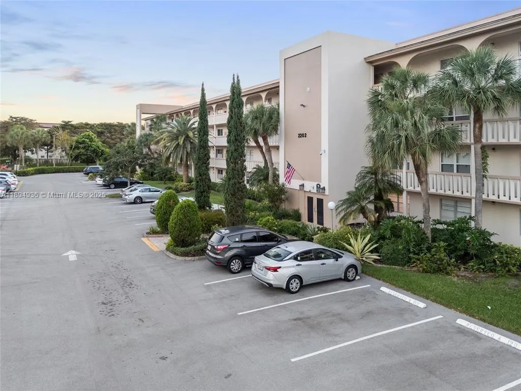 2 bedroom 2 bath for sale at 2202 Lucaya Bnd # L3, Coconut Creek FL 33066