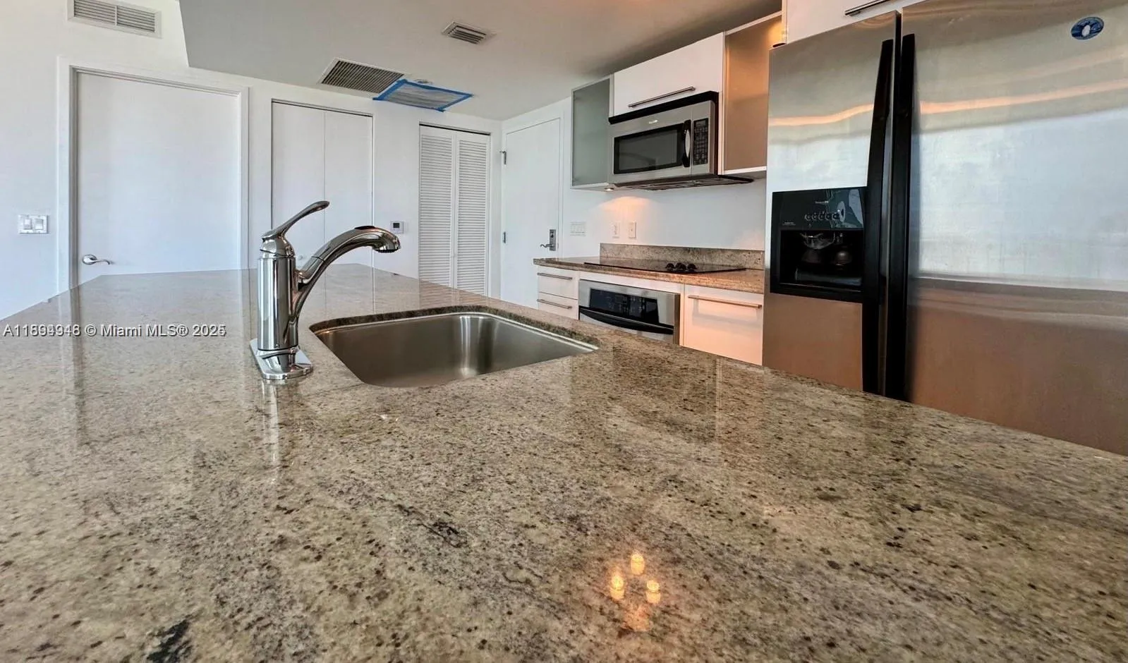 185 SW 7th St # 2411, Miami FL 33130