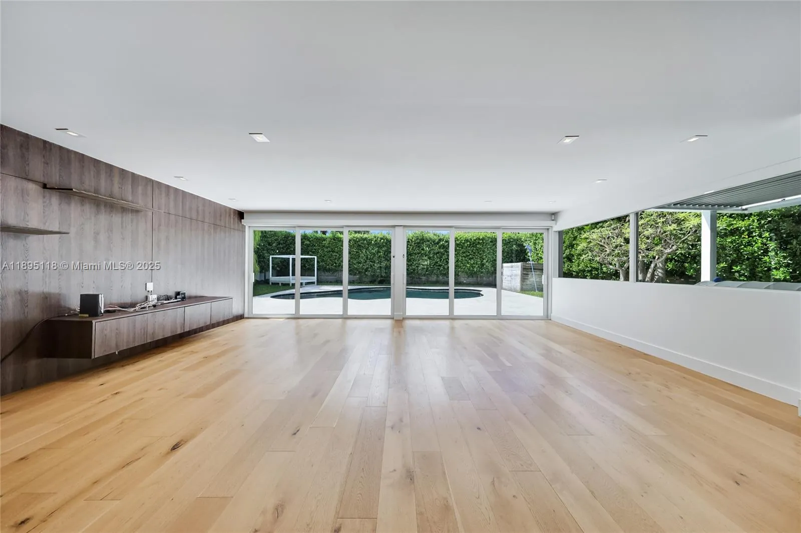 5244 Alton Rd, Miami Beach FL 33140