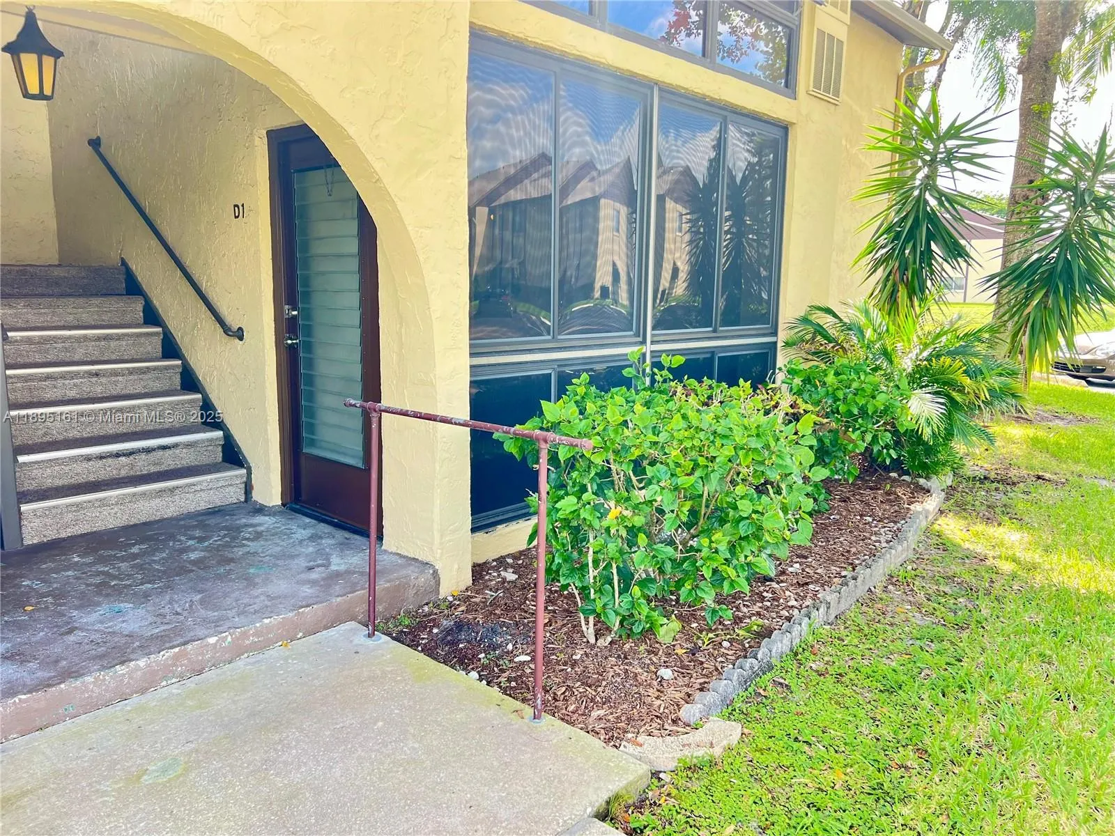 2 bedroom 1 bath for sale at 340 Pine Ridge Cir # 1, Green Acres FL 33463