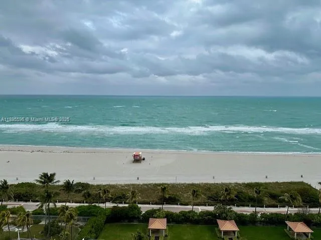 2 bedroom 2 bath for sale at 2625 Collins Ave # 1507, Miami Beach FL 33140
