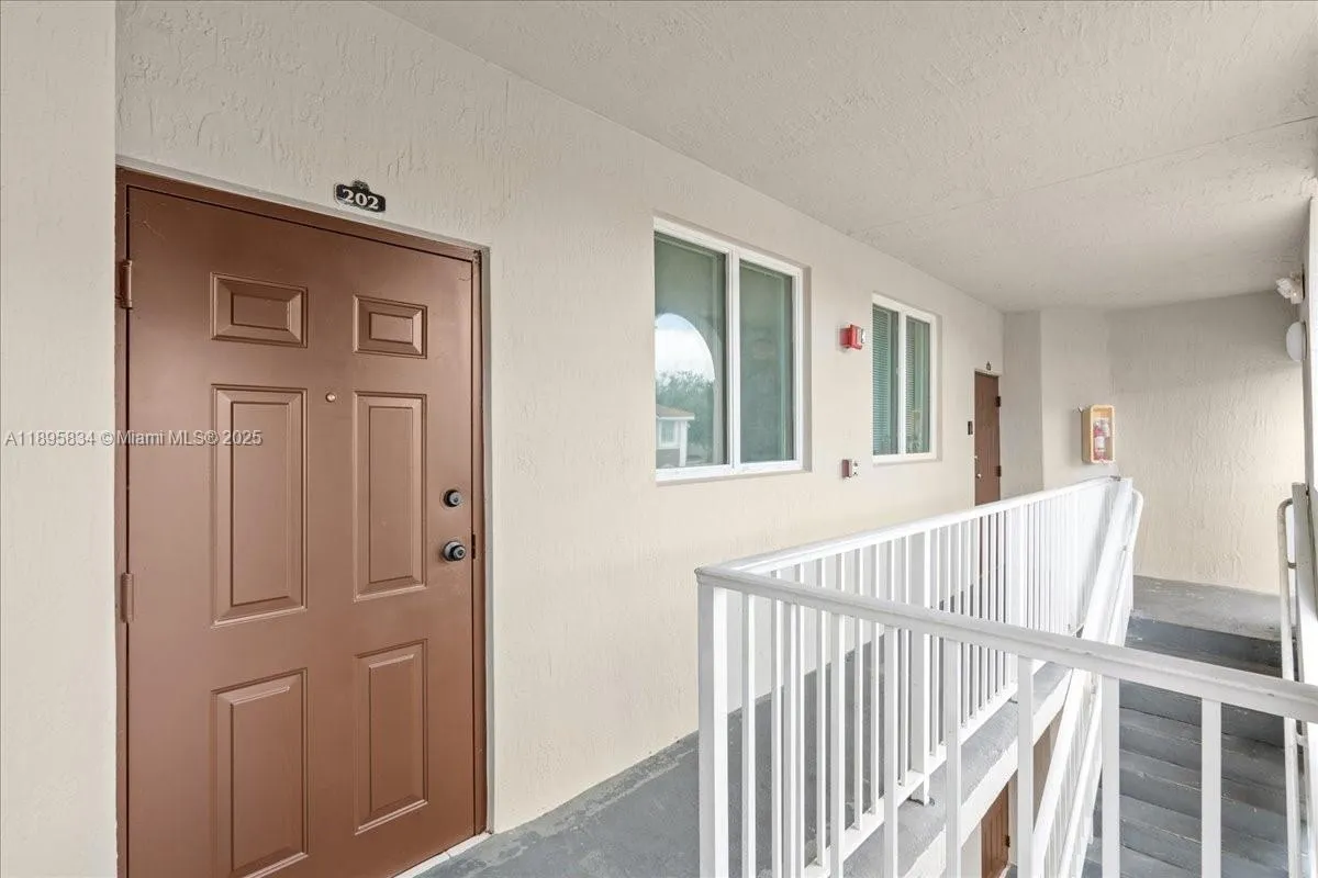 3 bedroom 2 bath for sale at 1677 SE 27th Ct # 202, Homestead FL 33035