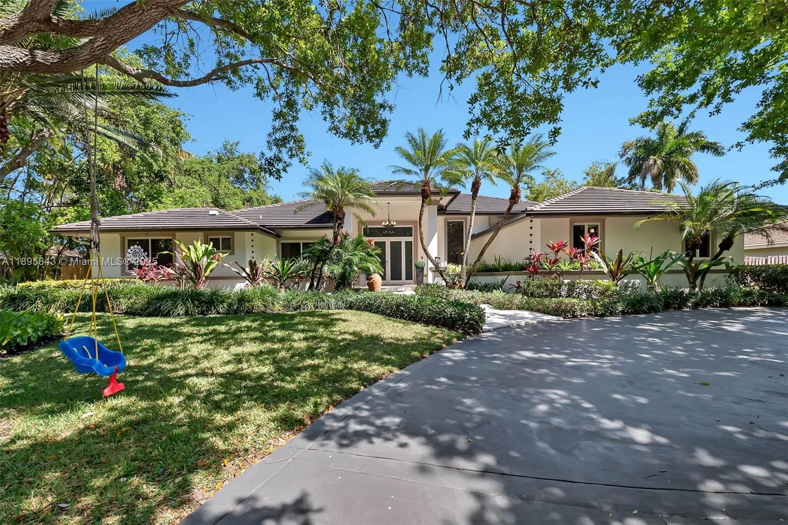 5 bedroom 4 bath for sale at 16723 SW 78th Pl, Palmetto Bay FL 33157