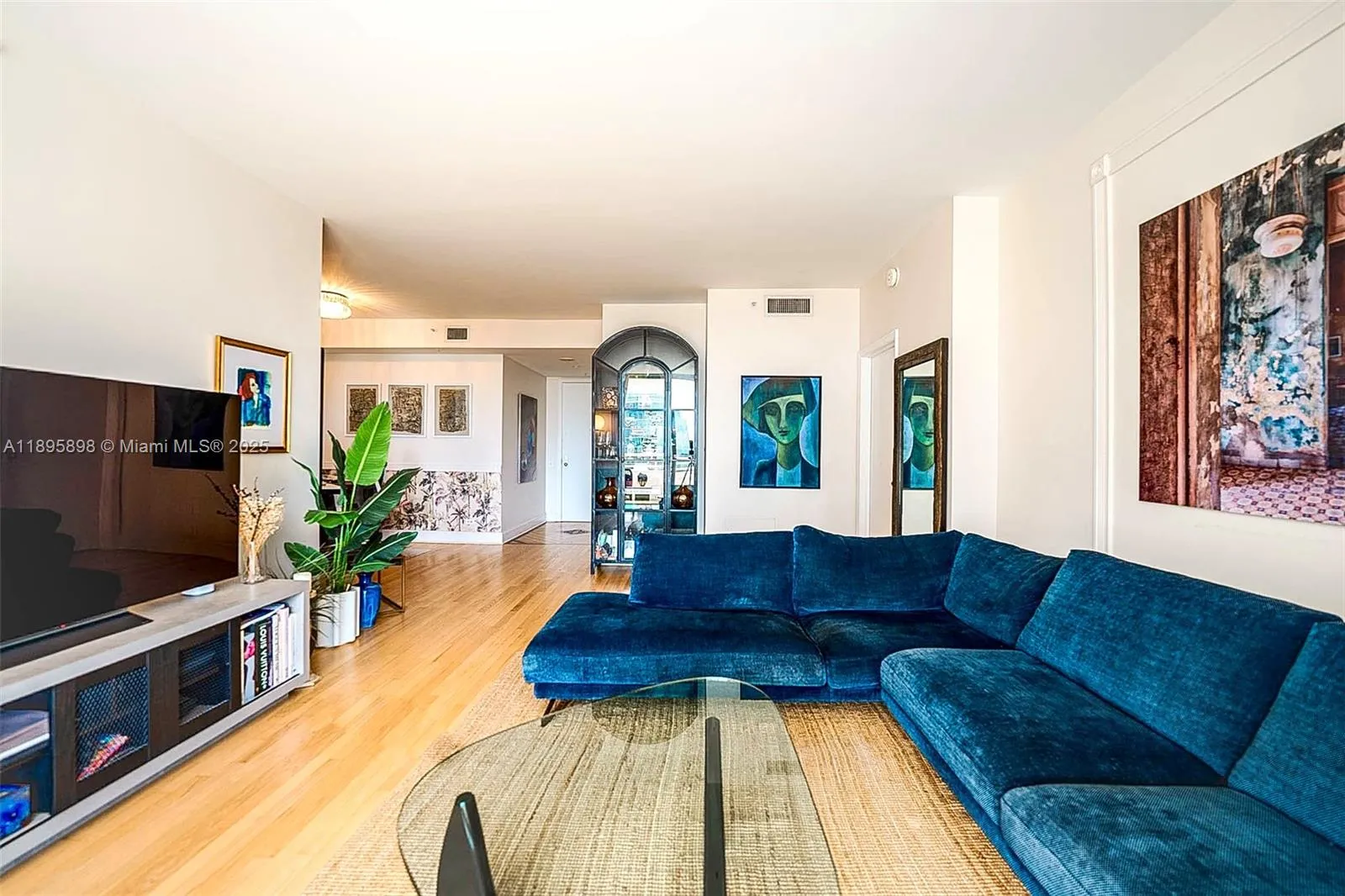 2 bedroom 2 bath for sale at 888 Brickell Key Dr # 903, Miami FL 33131