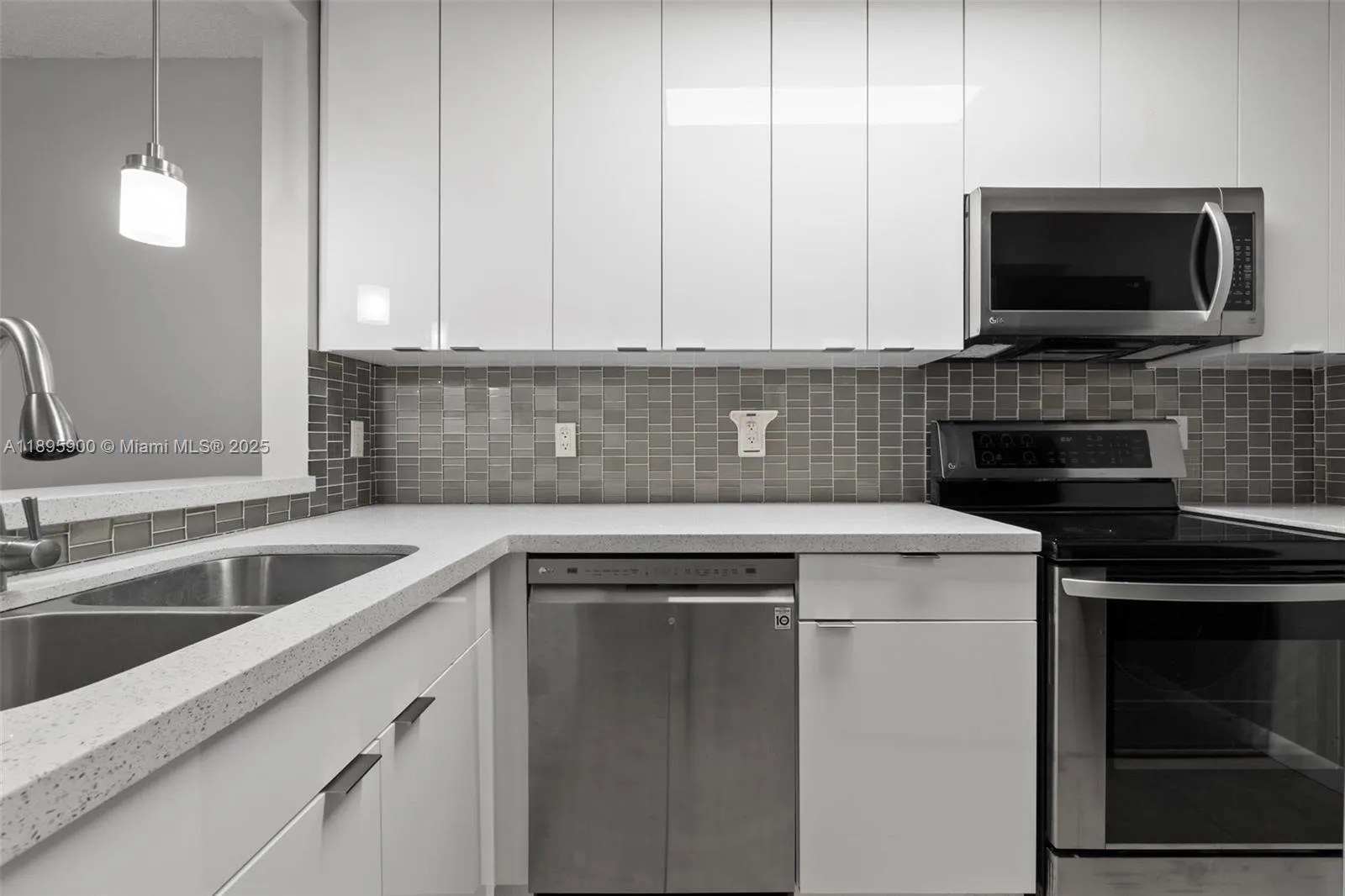 2 bedroom 2 bath for sale at 3586 N University Dr # 6, Coral Springs FL 33065